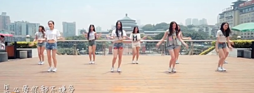 小火锅MV中的网络女主播